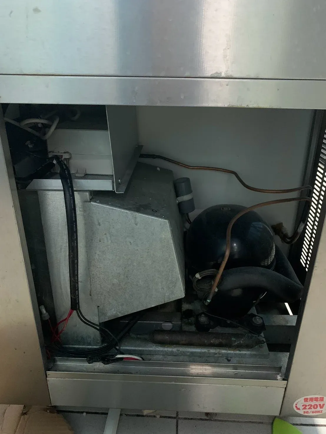 新竹商用冷氣室外機壓縮機檢修保養實拍，定期維護確保運轉效率
